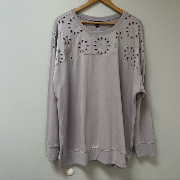 🆕NWT🔖Torrid Grey Lightweight French Terry Eyelet Detail Top - 3X - Picture 3 of 8